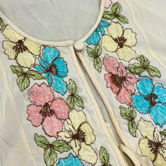 Vanity Fair Vintage Nylon Yellow Embroidered Flower Small Nightgown - Picture 8 of 9